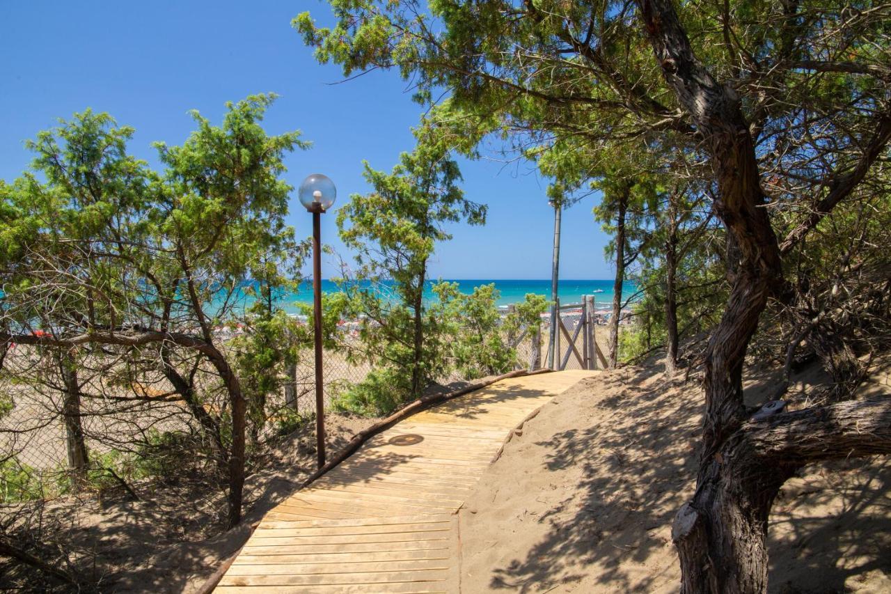 מרינה די קסטנייטו קרדוצ'י Paradu Ecovillage & Resort מראה חיצוני תמונה